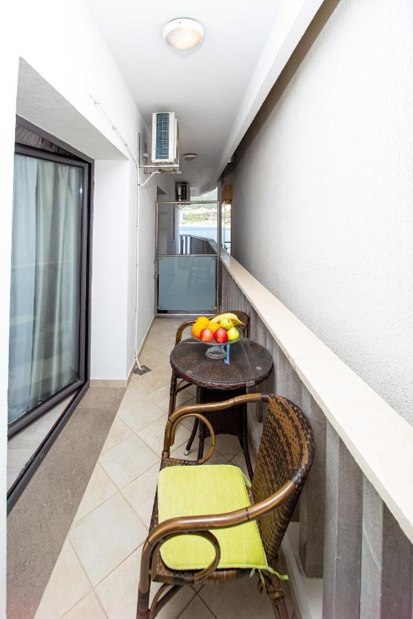Apartment Studio Premier Rafailovici Exterior photo